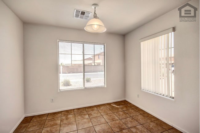 Building Photo - 7407 S Sunrise Way
