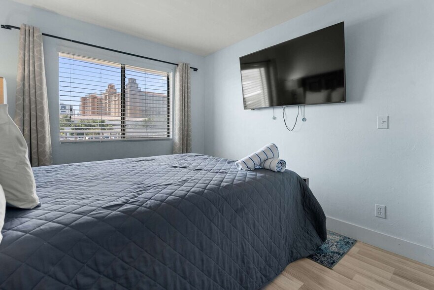 Building Photo - 260 Southbay Dr