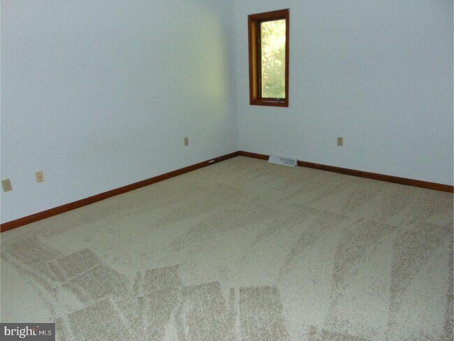 Building Photo - 1175 Osborne Rd