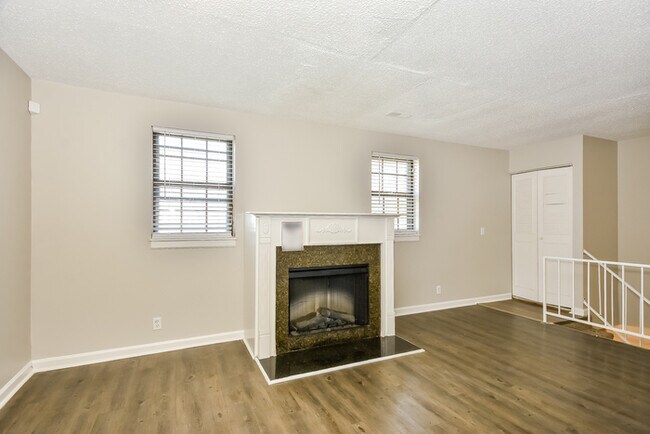 Building Photo - 4689 Long Branch Rd