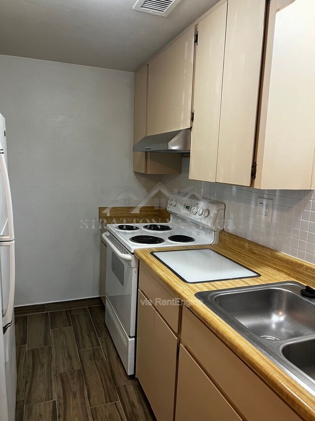 Building Photo - 424 W Brown Rd