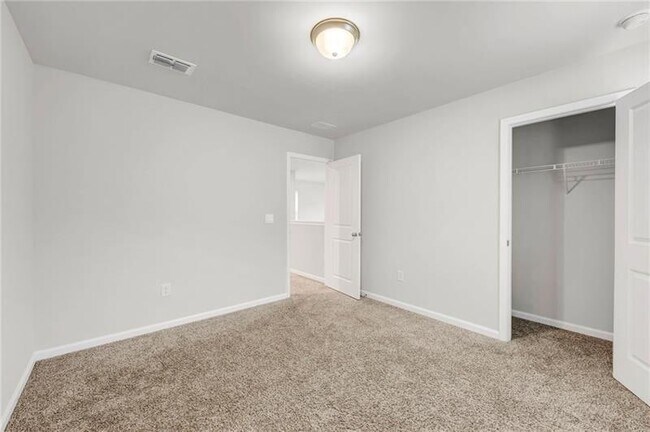 Building Photo - 334 Wells Cir