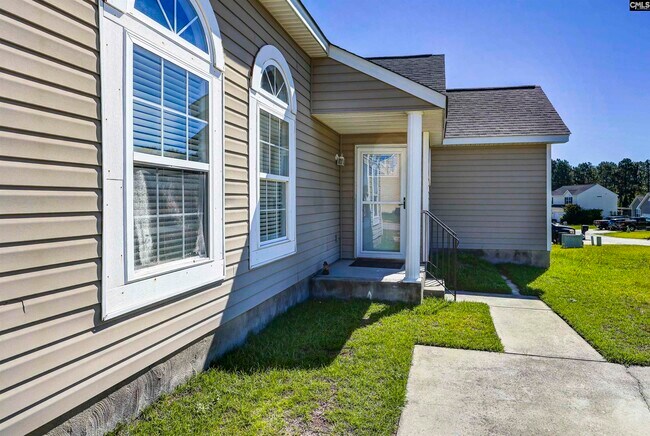 Building Photo - 331 Woodcote Dr