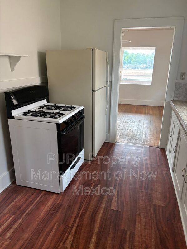 Building Photo - 404 Harvard Dr SE