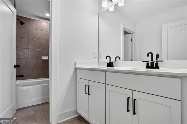 Building Photo - 608 Avondale Pk Cir