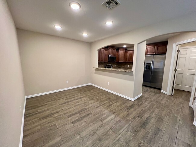 Building Photo - Beautiful 3B/2B Townhome in Chaffee Crossi...