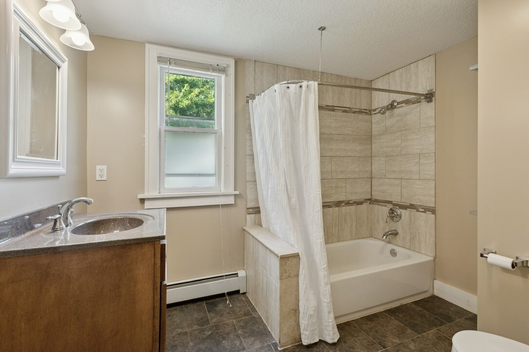 Building Photo - 3242 Hayes St NE