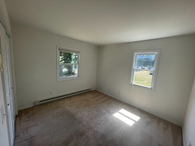 Building Photo - 539 Round Top Rd