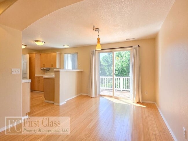 Building Photo - 503 SW 207th Ave