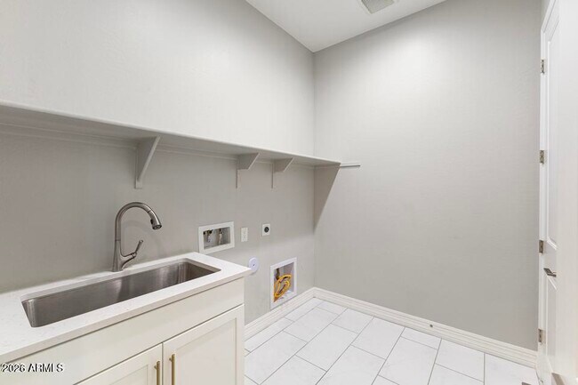 Building Photo - 11086 W Hadley St