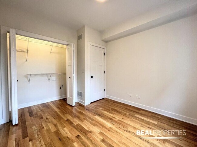 Building Photo - 2 bedroom in CHICAGO IL 60625