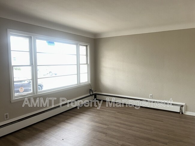 Building Photo - 2831 3rd Ave SE