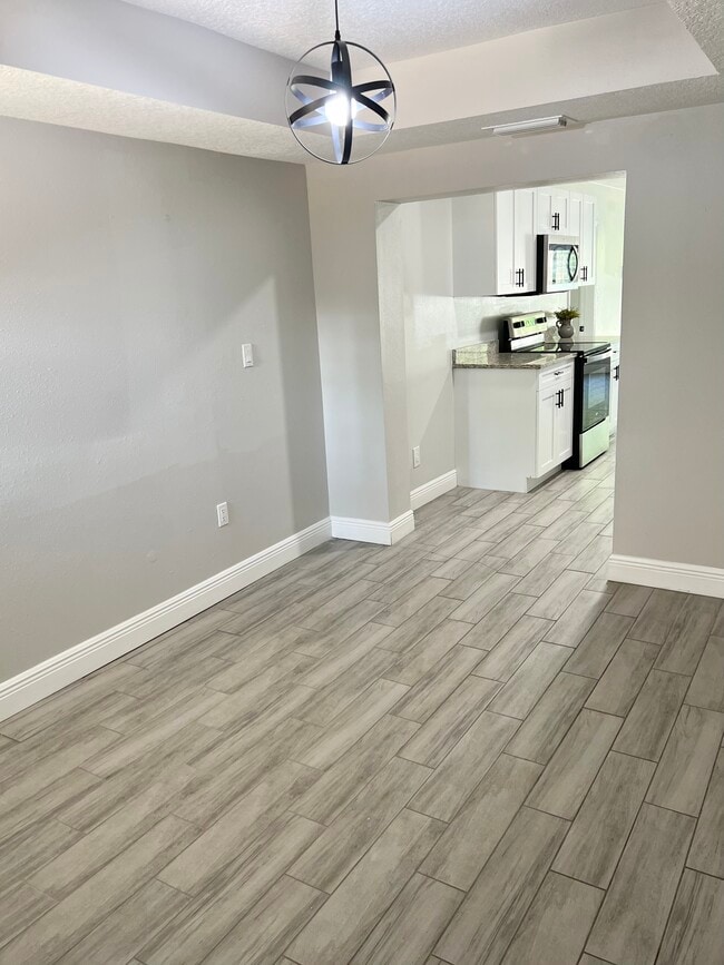 Dining Area - 4203 E Yukon St