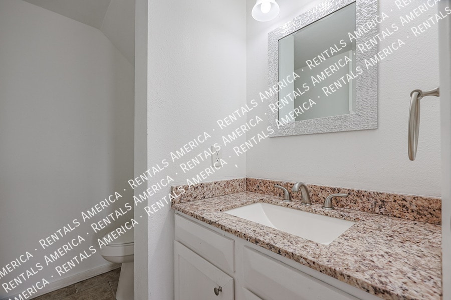 Building Photo - 6058 W Golden Ln