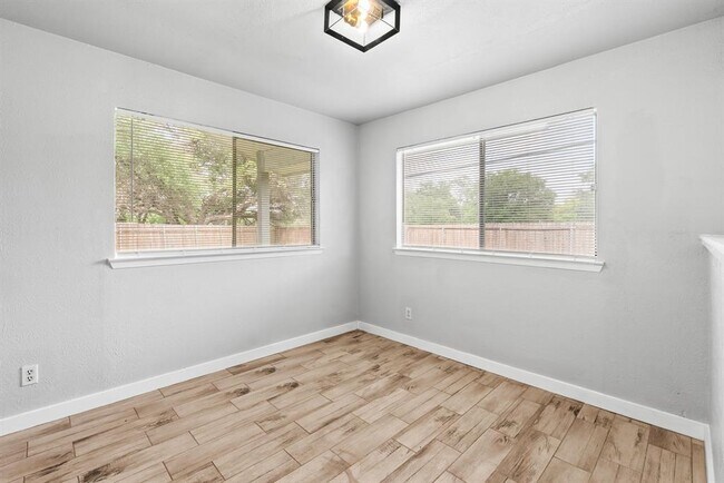 Building Photo - 7505 St Amant Pl