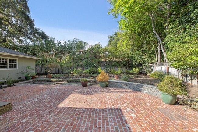 Building Photo - Charming 3-Bedroom Home with Office in desirable Old Palo Alto neighborhood with AC