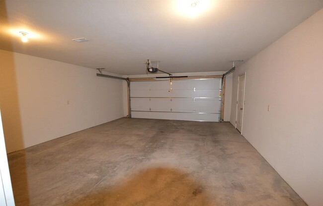 Building Photo - 3 Bedroom, 2.5 Bath Townhomes for Rent in ...