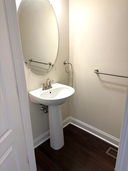 Building Photo - 6137 Valley Forge Dr