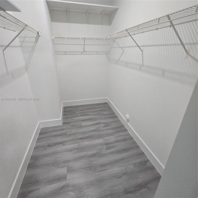 Building Photo - 4276 NE 26th Ct