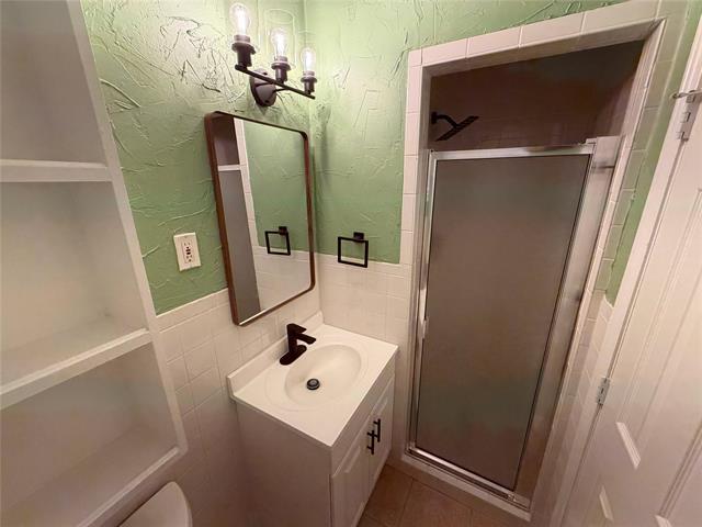 Building Photo - 5441 Wales Ave