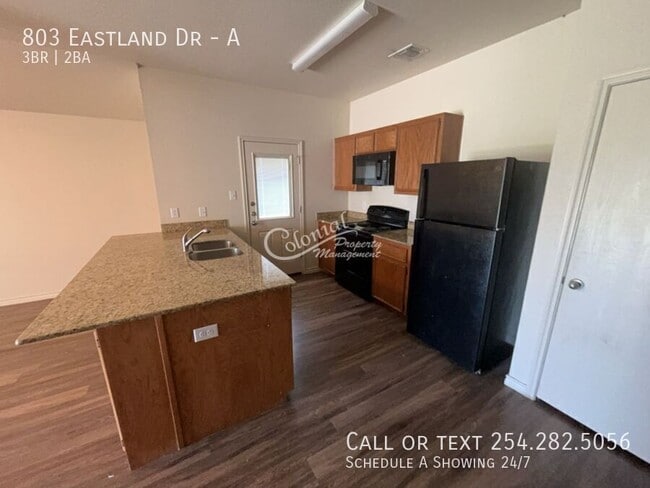 Building Photo - 803 Eastland Dr
