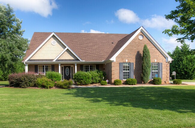 Primary Photo - Spectacular 3 Bedroom 2 Bath House in Ocon...