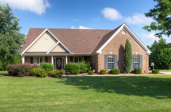 Building Photo - Spectacular 3 Bedroom 2 Bath House in Ocon...