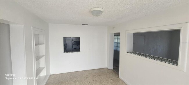 Building Photo - 2027 Bentley St