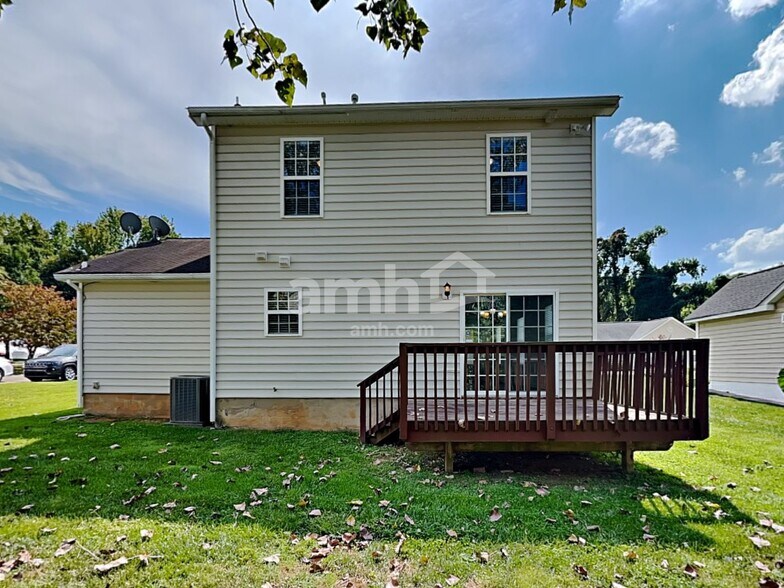 Building Photo - 125 Everett Park Dr