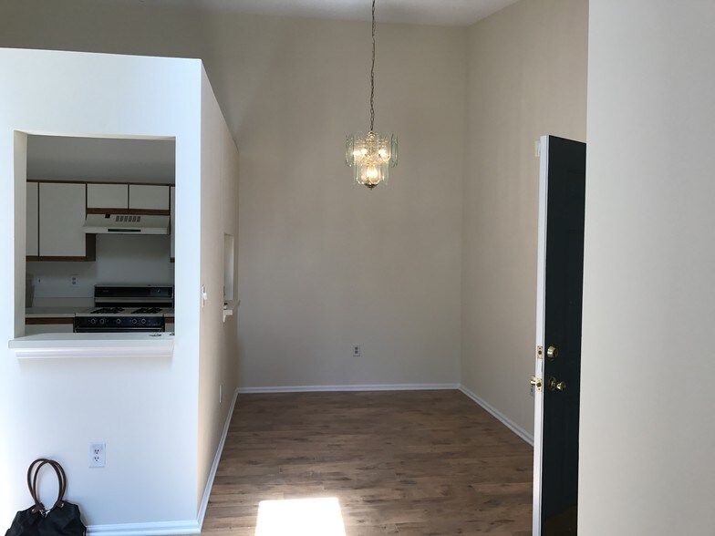 Dining Room - 29 Amberly Ct