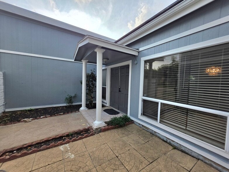 Building Photo - 13906 Ella Lee Ln