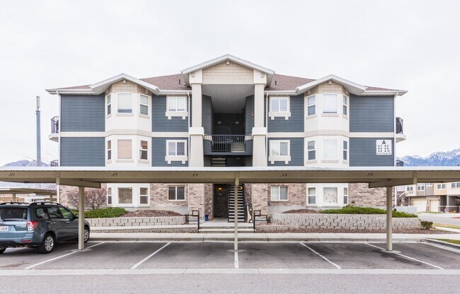 Primary Photo - 3 Bedroom/2 bathroom Condo in Sandy