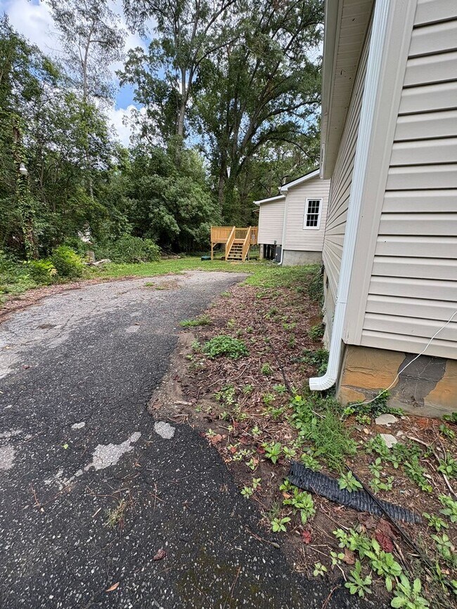 Building Photo - Lovely 3 Bedroom 2 Bath Home in Spartanburg