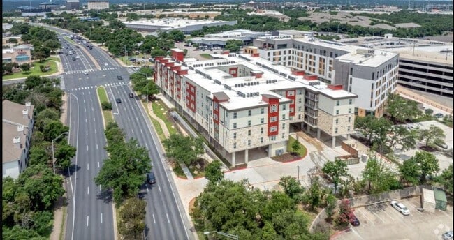 Building Photo - 10010 N Capital of Texas Hwy