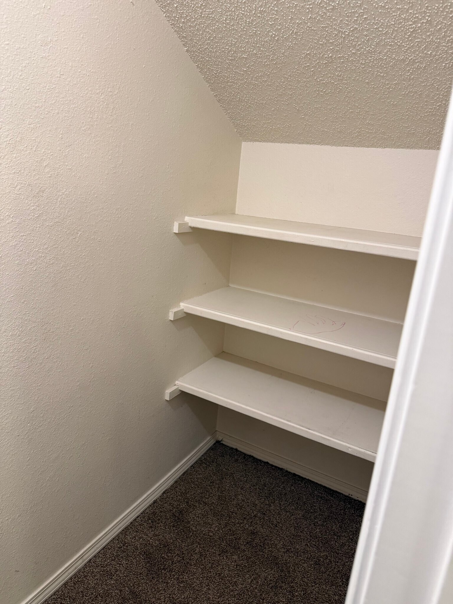 Building Photo - 1305 N Willow Dr