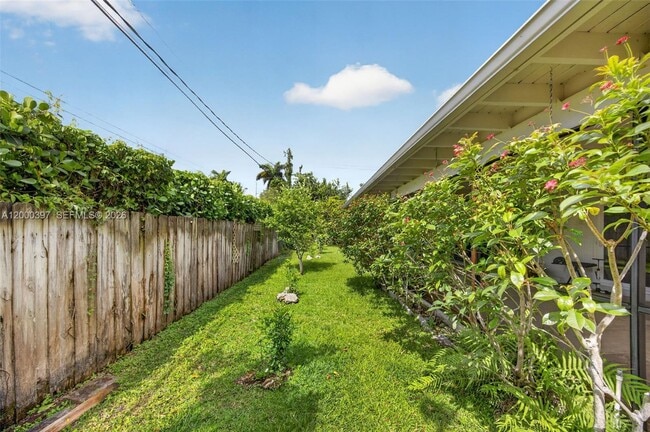 Building Photo - 7690 SW 128th St