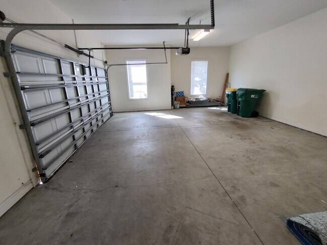 Building Photo - 38 Glencairn Ave
