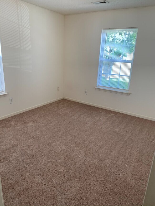 Building Photo - 1480SF 3BR 2BA