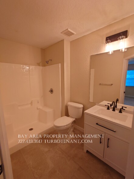 Building Photo - 917 Jensen Ave