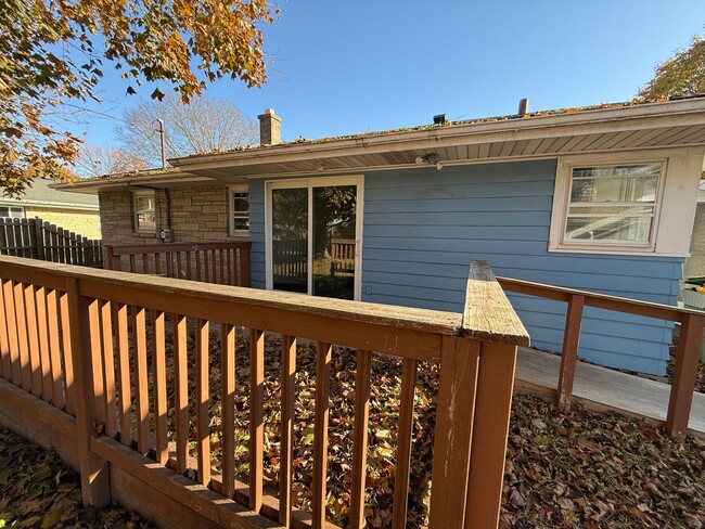 Building Photo - 3 bedroom 1.5 bath ranch home near southridge