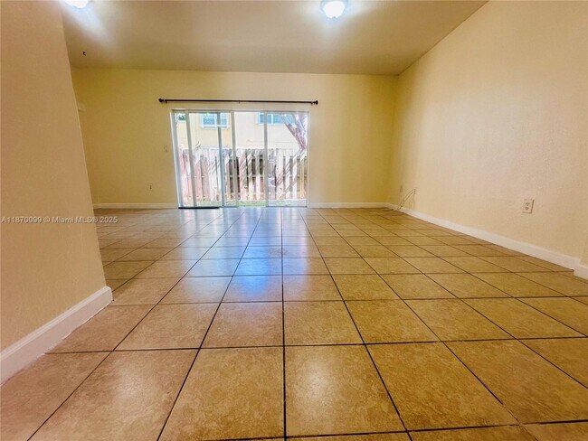 Building Photo - 1420 NE 33rd Ave