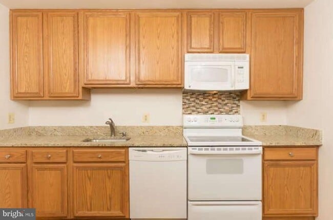 Building Photo - 8302 Moline Pl