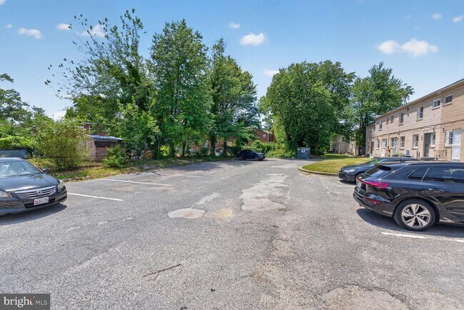 Building Photo - 2437 Iverson St