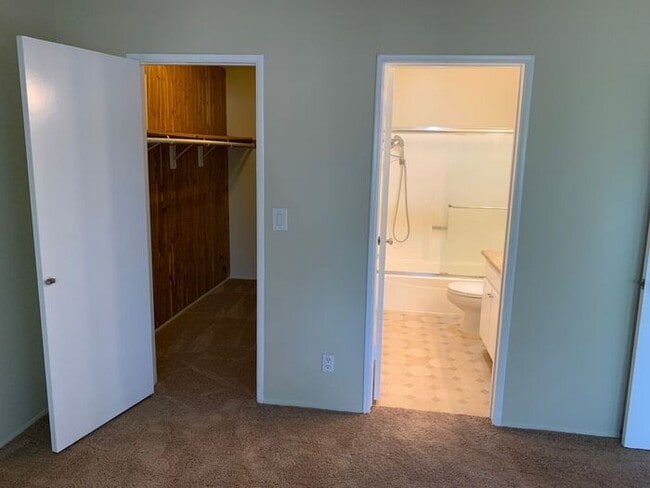 Building Photo - GREAT & SPACIOUS 2BD 2BA FOR LEASE!