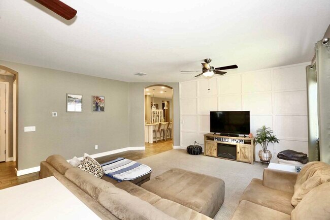 Building Photo - 48 White Oak Ave