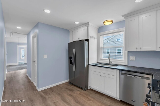 Building Photo - 1208 Pine Tree Way