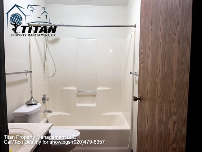 Building Photo - 200 E Morning Glory Dr