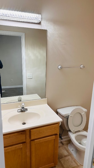 Building Photo - 5961 Grovegate Ln