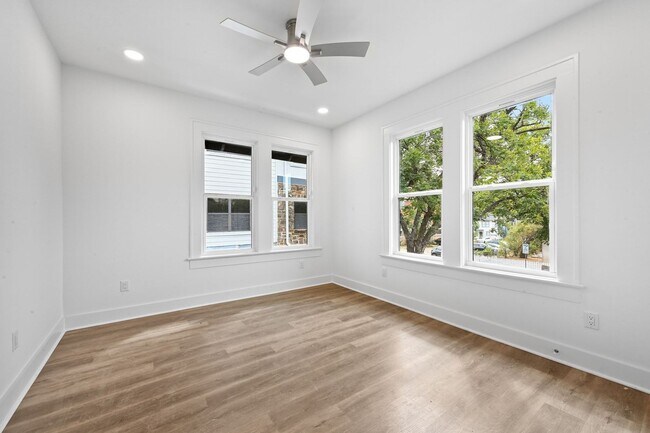 Building Photo - Top of the line House in West Campus for A...