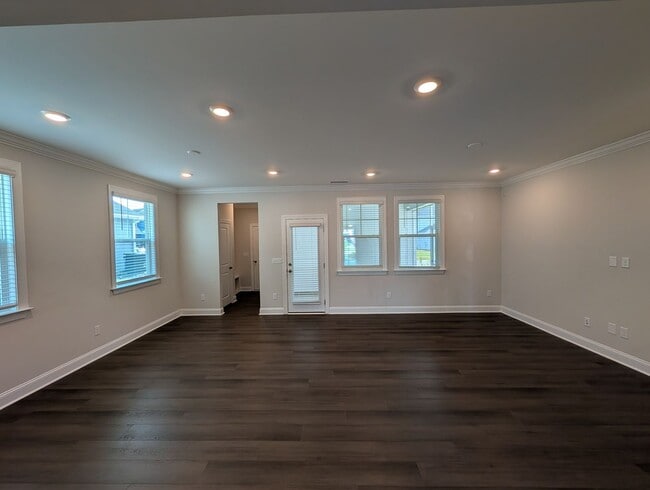 Building Photo - 332 Canyon Spring Trl